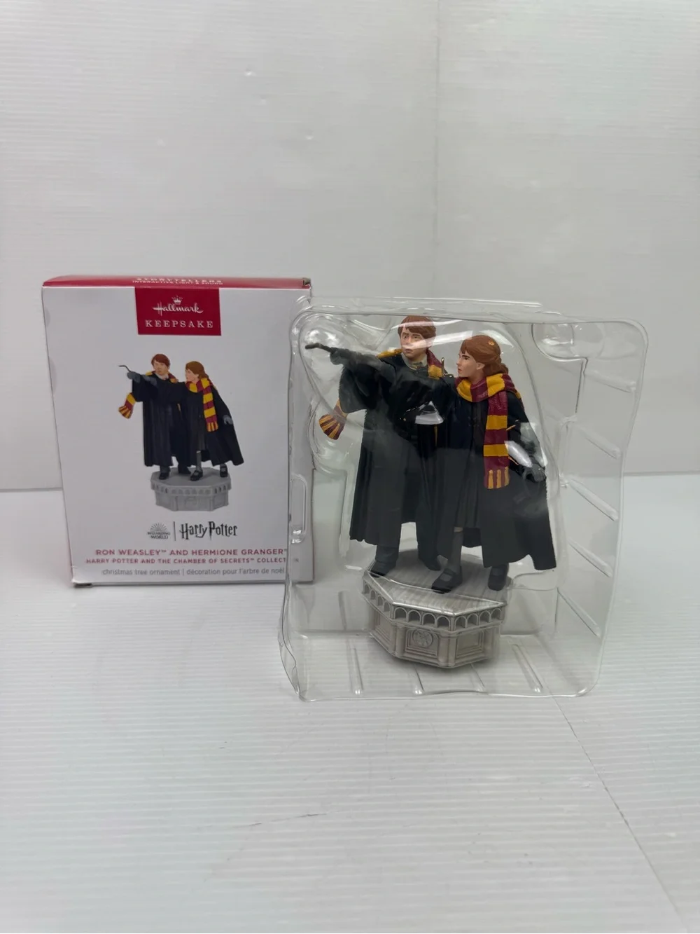 2024 Hallmark Ron Weasley And Hermione Granger Harry Potter Magic Ornament NIB
